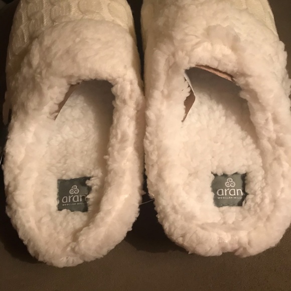 NWT. Aran Unisex Slippers - Picture 8 of 8